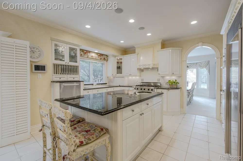 846 Redding Road Birmingham City, MI 48009