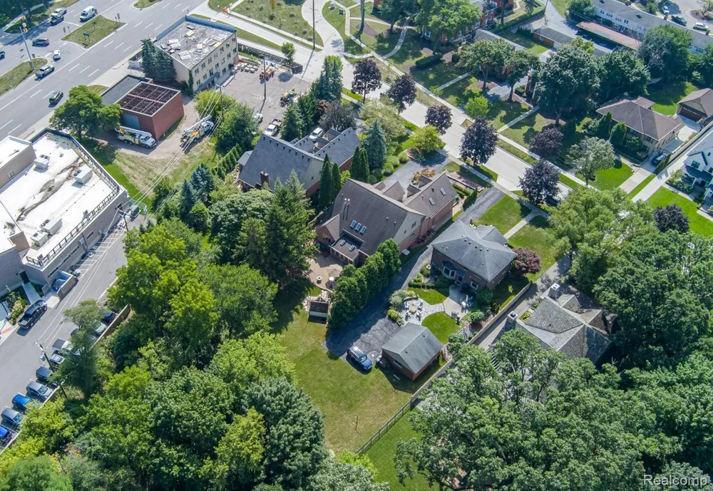 846 Redding Road Birmingham City, MI 48009