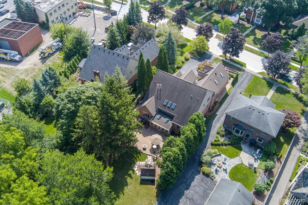 846 Redding Road Birmingham City, MI 48009