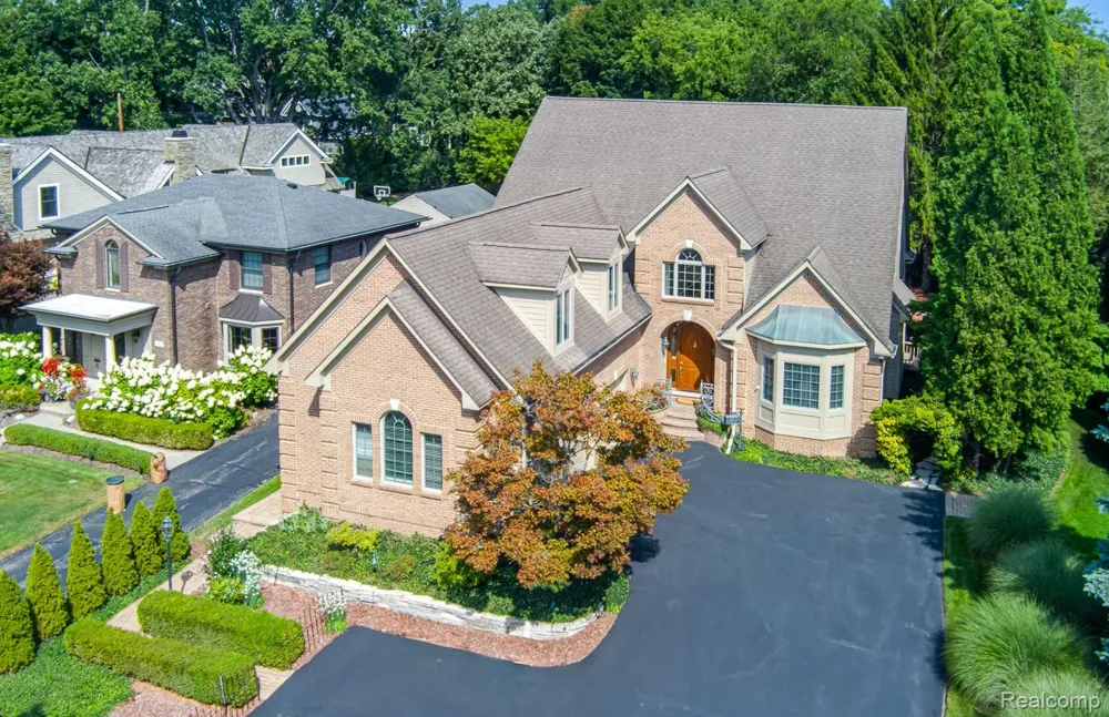 846 Redding Road Birmingham City, MI 48009