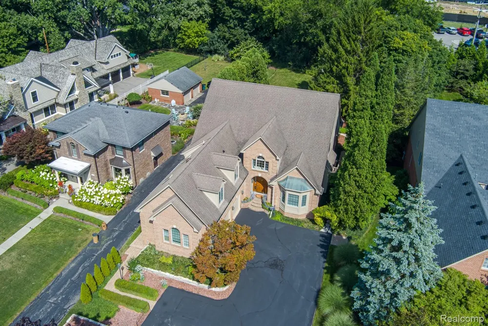846 Redding Road Birmingham City, MI 48009
