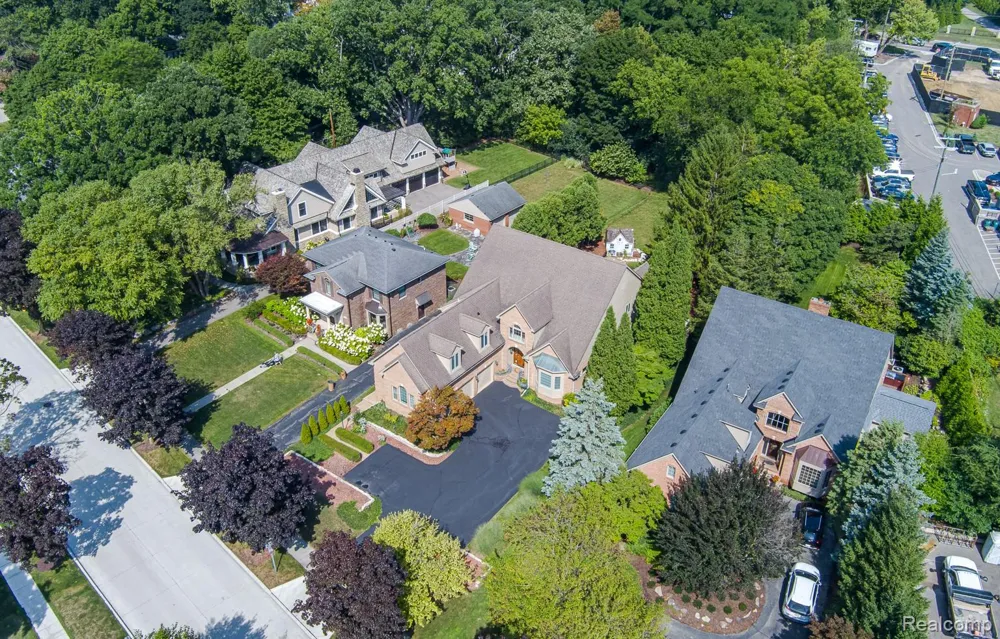 846 Redding Road Birmingham City, MI 48009