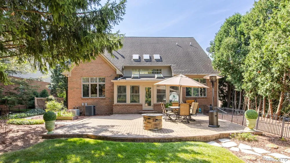 846 Redding Road Birmingham City, MI 48009