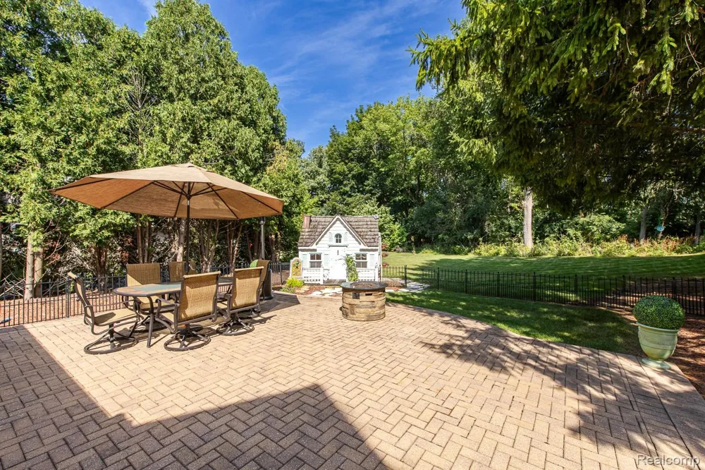 846 Redding Road Birmingham City, MI 48009