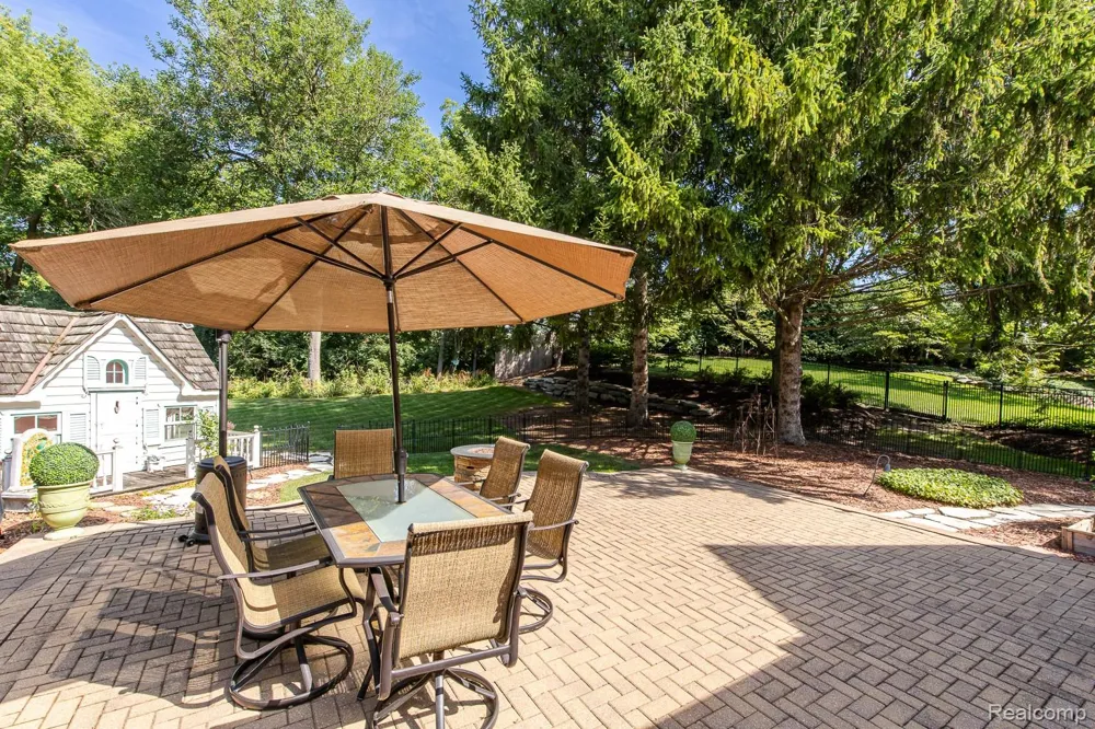 846 Redding Road Birmingham City, MI 48009