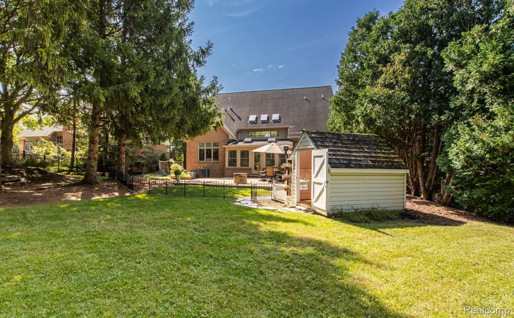 846 Redding Road Birmingham City, MI 48009