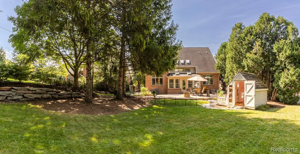 846 Redding Road Birmingham City, MI 48009