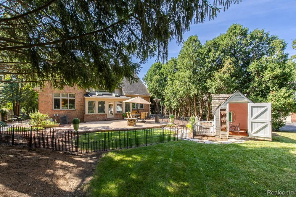 846 Redding Road Birmingham City, MI 48009