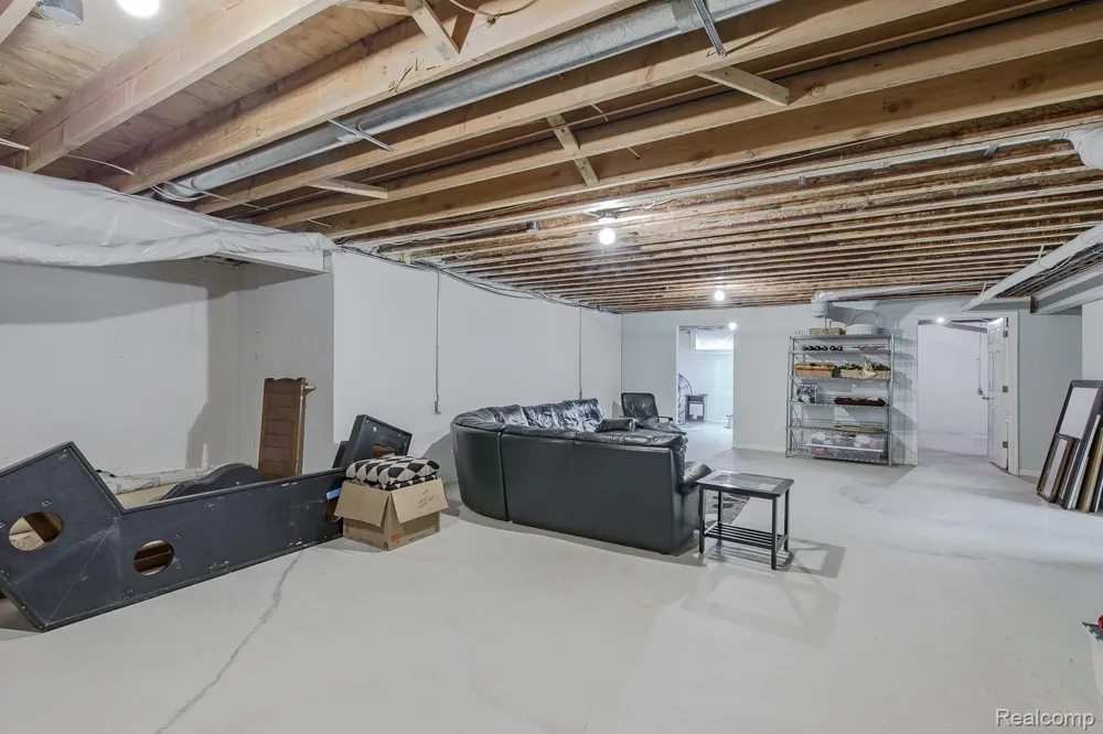 846 Redding Road Birmingham City, MI 48009