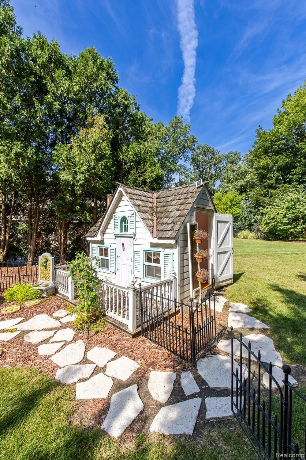 846 Redding Road Birmingham City, MI 48009