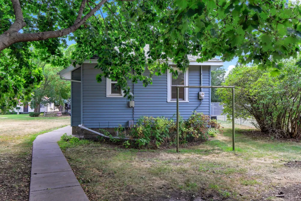 242 Park Street W South Saint Paul, MN 55075