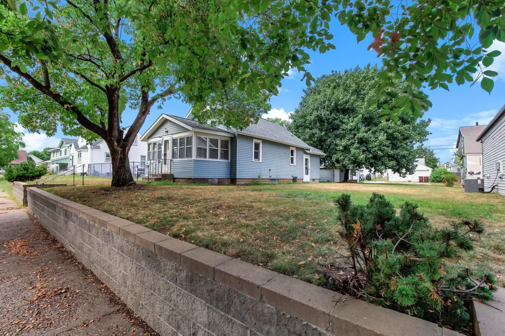 242 Park Street W South Saint Paul, MN 55075