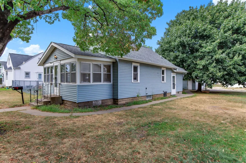 242 Park Street W South Saint Paul, MN 55075