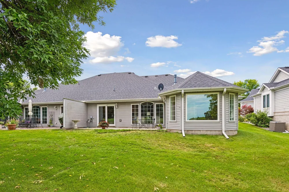 8810 Pointe Vista Drive Victoria, MN 55386
