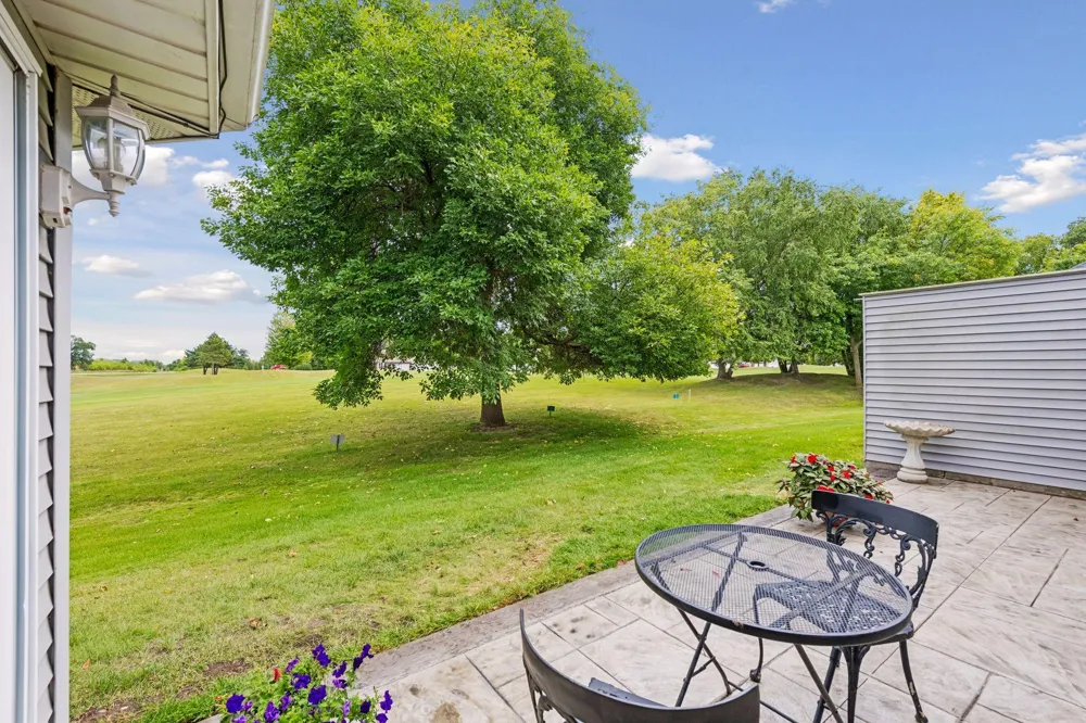 8810 Pointe Vista Drive Victoria, MN 55386