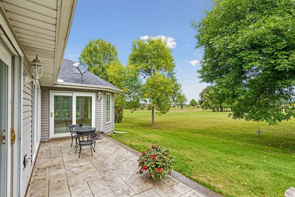 8810 Pointe Vista Drive Victoria, MN 55386