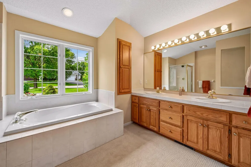 8810 Pointe Vista Drive Victoria, MN 55386
