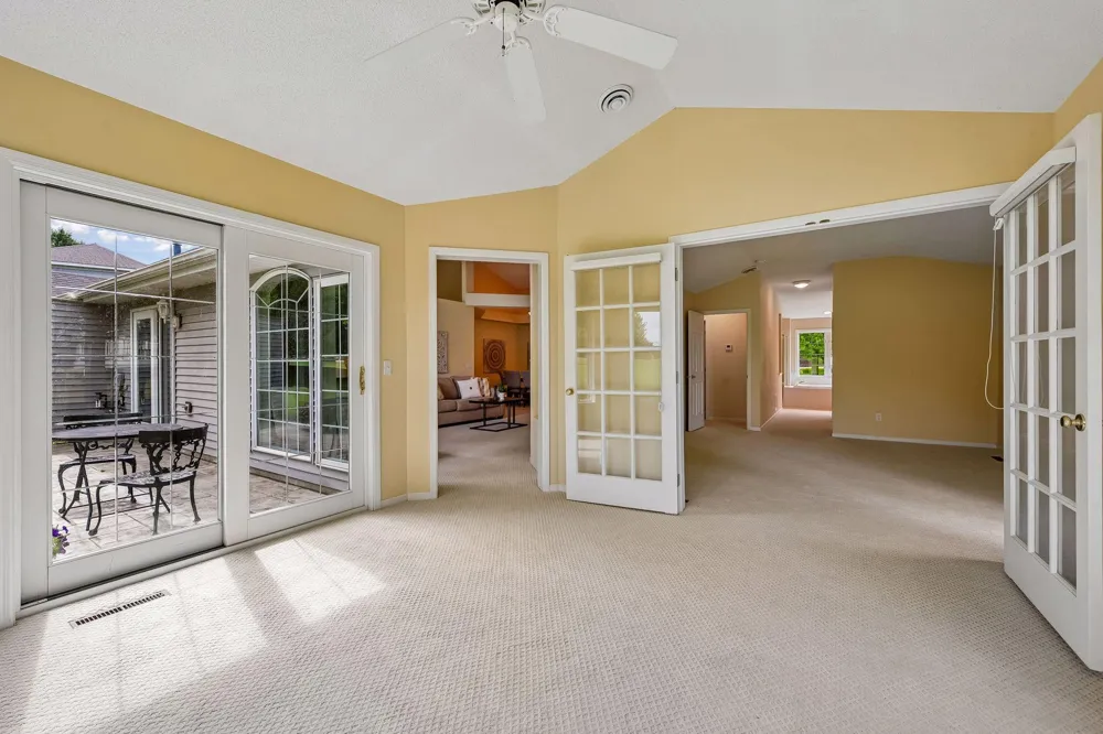 8810 Pointe Vista Drive Victoria, MN 55386