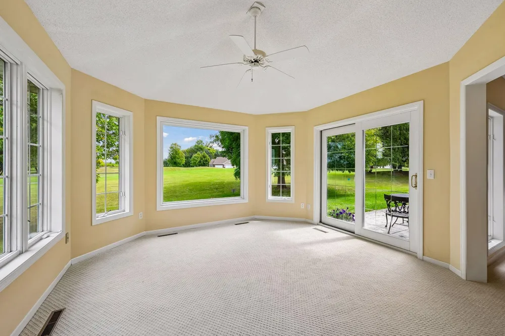 8810 Pointe Vista Drive Victoria, MN 55386