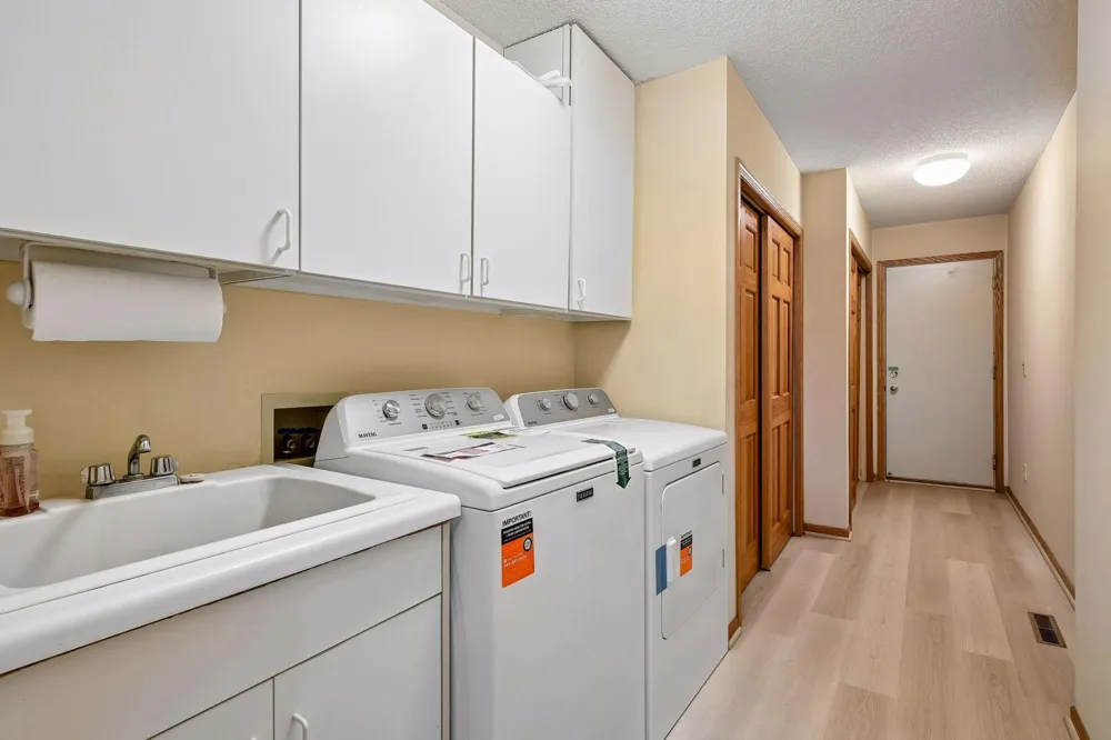 8810 Pointe Vista Drive Victoria, MN 55386