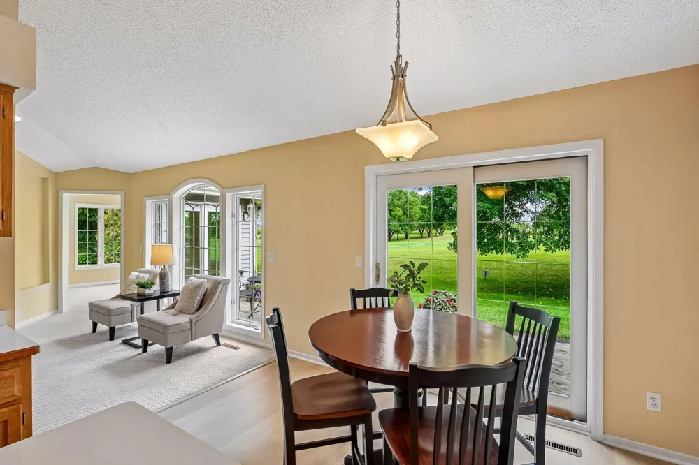 8810 Pointe Vista Drive Victoria, MN 55386