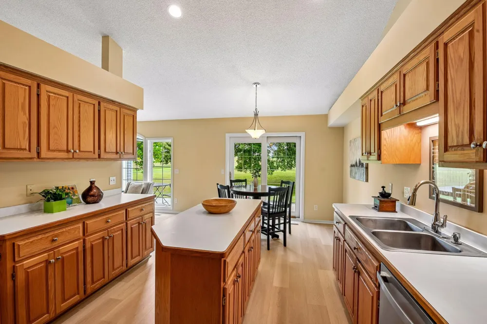 8810 Pointe Vista Drive Victoria, MN 55386