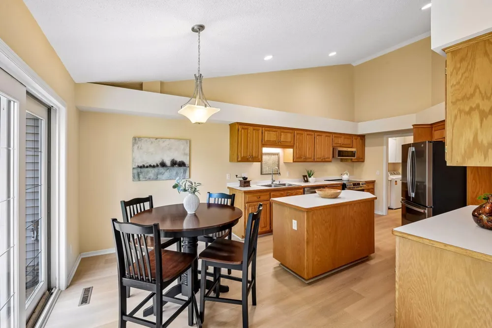 8810 Pointe Vista Drive Victoria, MN 55386