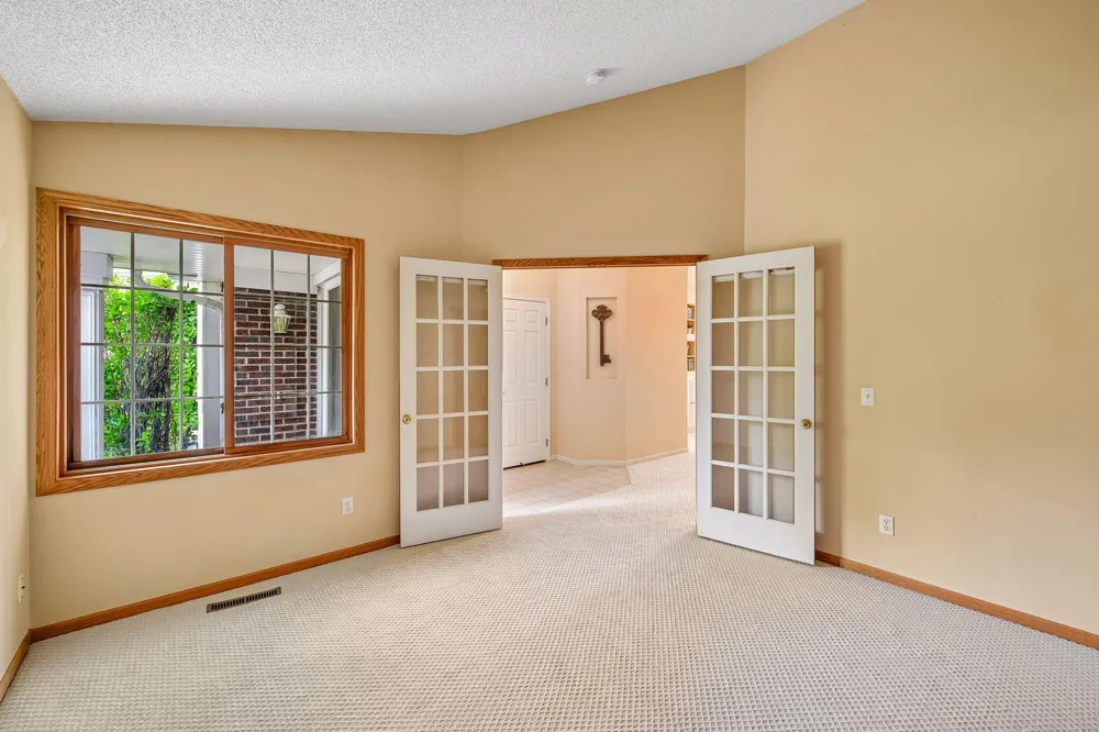 8810 Pointe Vista Drive Victoria, MN 55386
