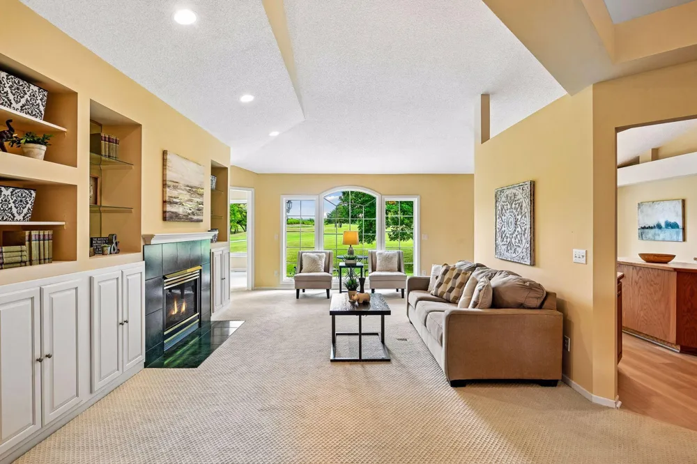 8810 Pointe Vista Drive Victoria, MN 55386