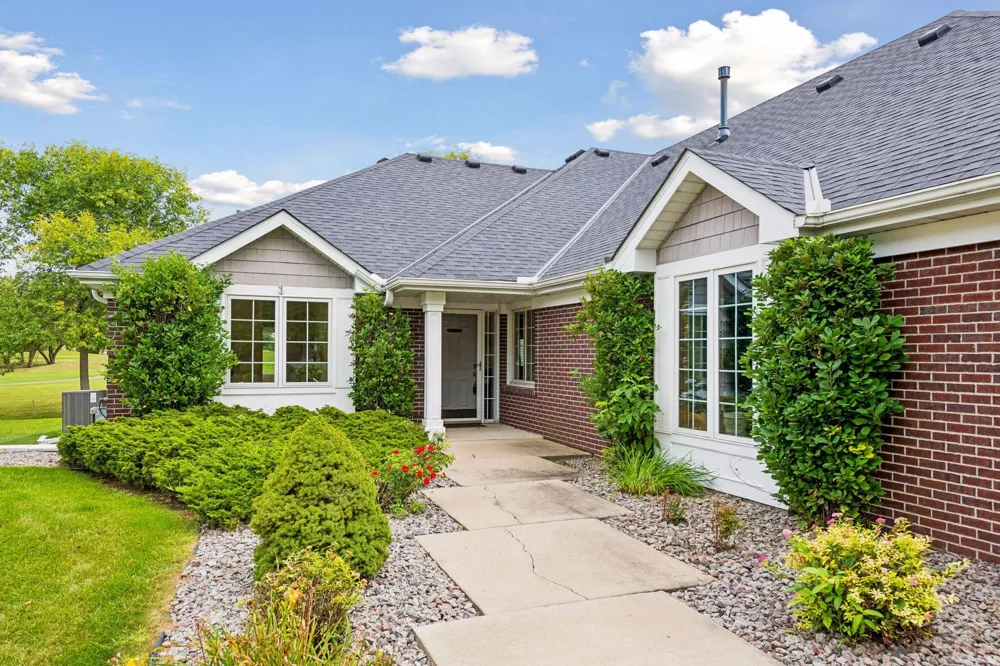 8810 Pointe Vista Drive Victoria, MN 55386