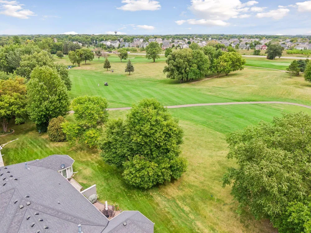 8810 Pointe Vista Drive Victoria, MN 55386