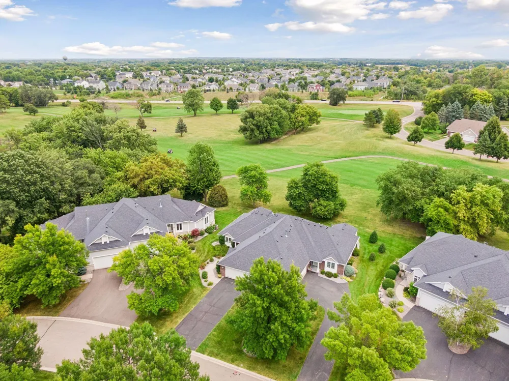 8810 Pointe Vista Drive Victoria, MN 55386