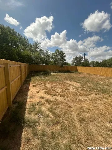 504 HICKORY ST Jourdanton, TX 78026