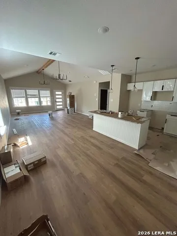 504 HICKORY ST Jourdanton, TX 78026