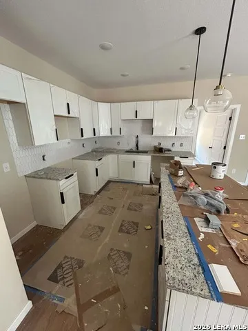 504 HICKORY ST Jourdanton, TX 78026