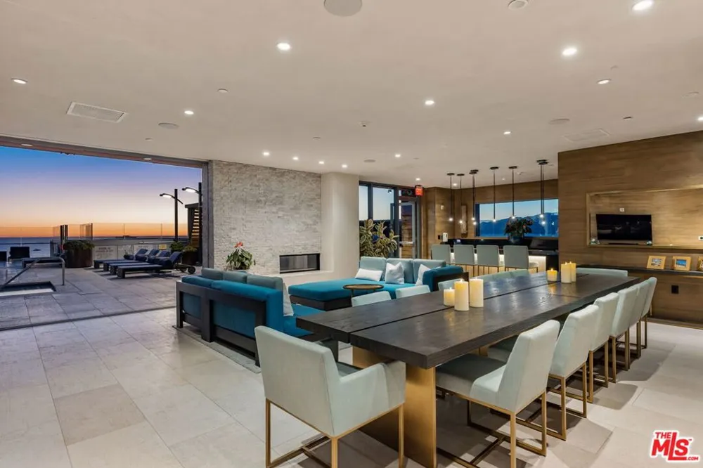 1755 Ocean Avenue #412 Santa Monica, CA 90401