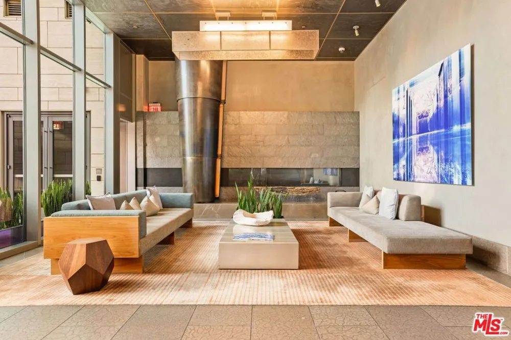 1755 Ocean Avenue #412 Santa Monica, CA 90401
