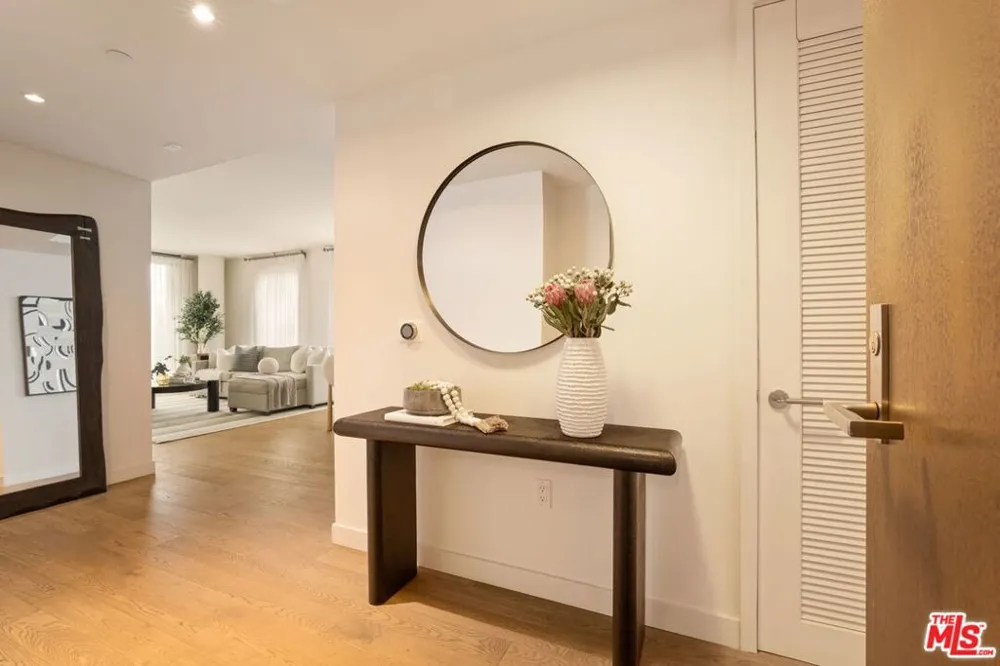 1755 Ocean Avenue #412 Santa Monica, CA 90401