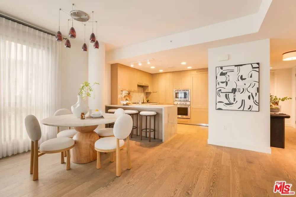 1755 Ocean Avenue #412 Santa Monica, CA 90401