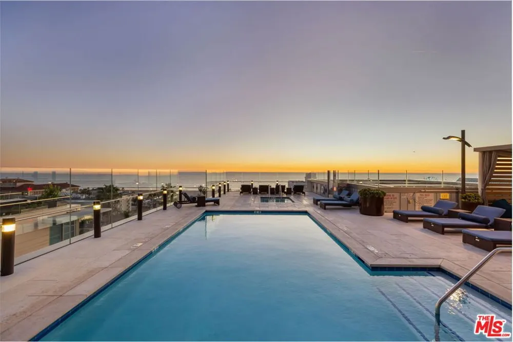 1755 Ocean Avenue #412 Santa Monica, CA 90401