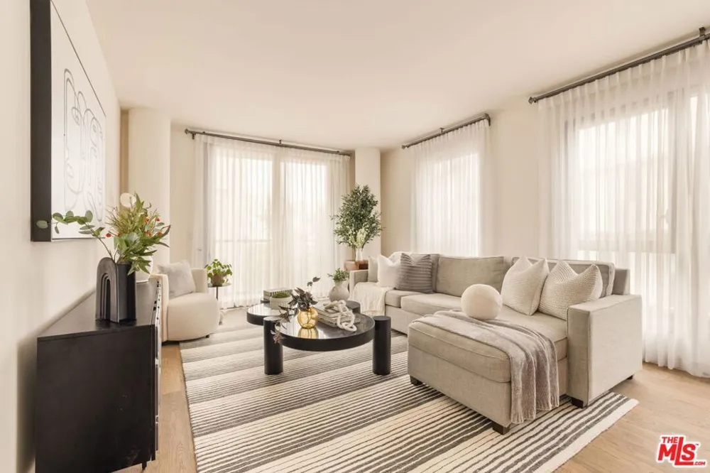 1755 Ocean Avenue #412 Santa Monica, CA 90401