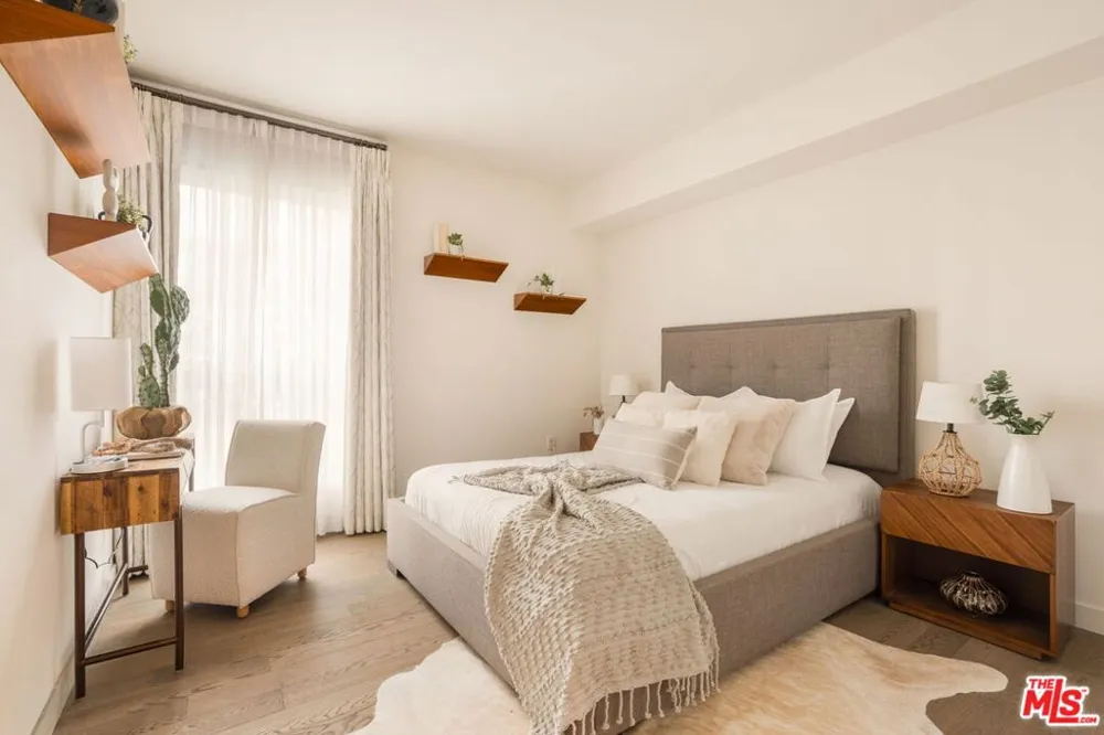1755 Ocean Avenue #412 Santa Monica, CA 90401