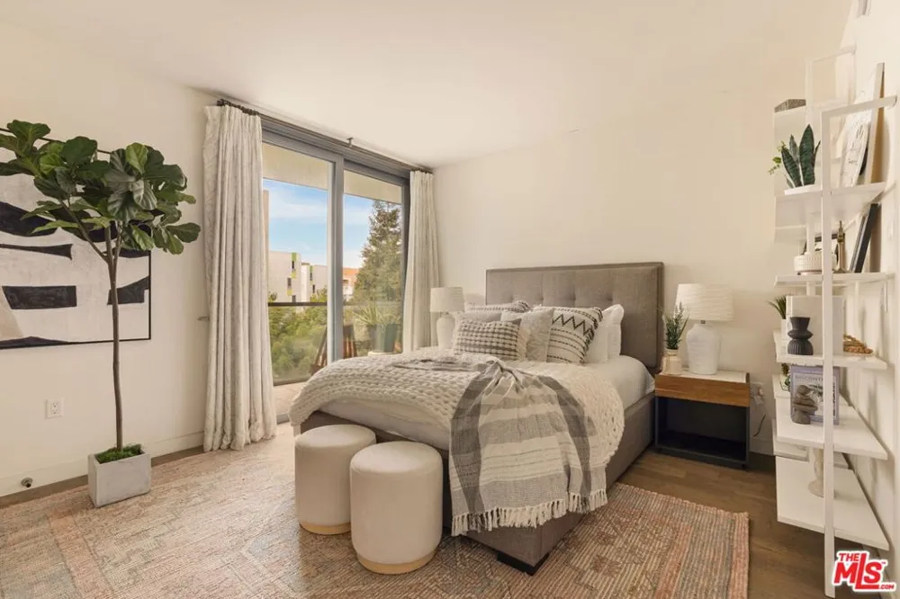 1755 Ocean Avenue #412 Santa Monica, CA 90401