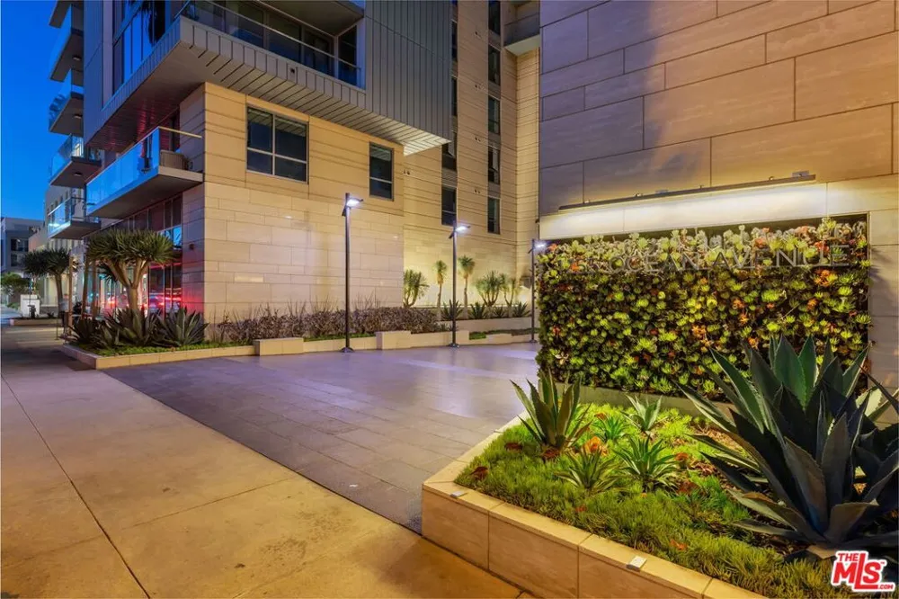 1755 Ocean Avenue #412 Santa Monica, CA 90401