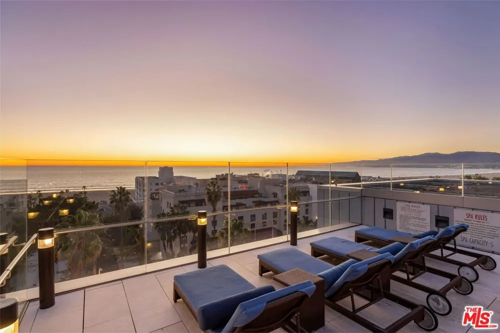 1755 Ocean Avenue #412 Santa Monica, CA 90401