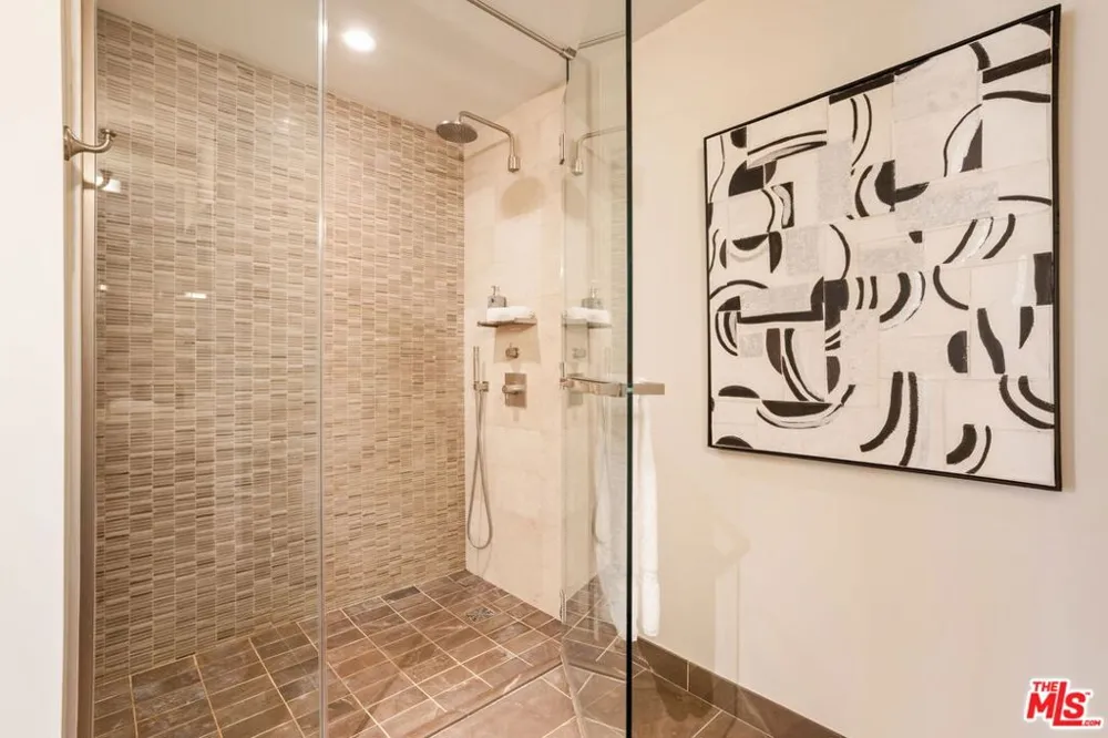 1755 Ocean Avenue #412 Santa Monica, CA 90401