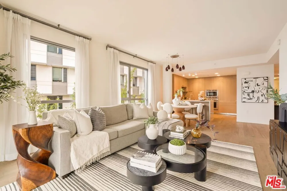 1755 Ocean Avenue #412 Santa Monica, CA 90401