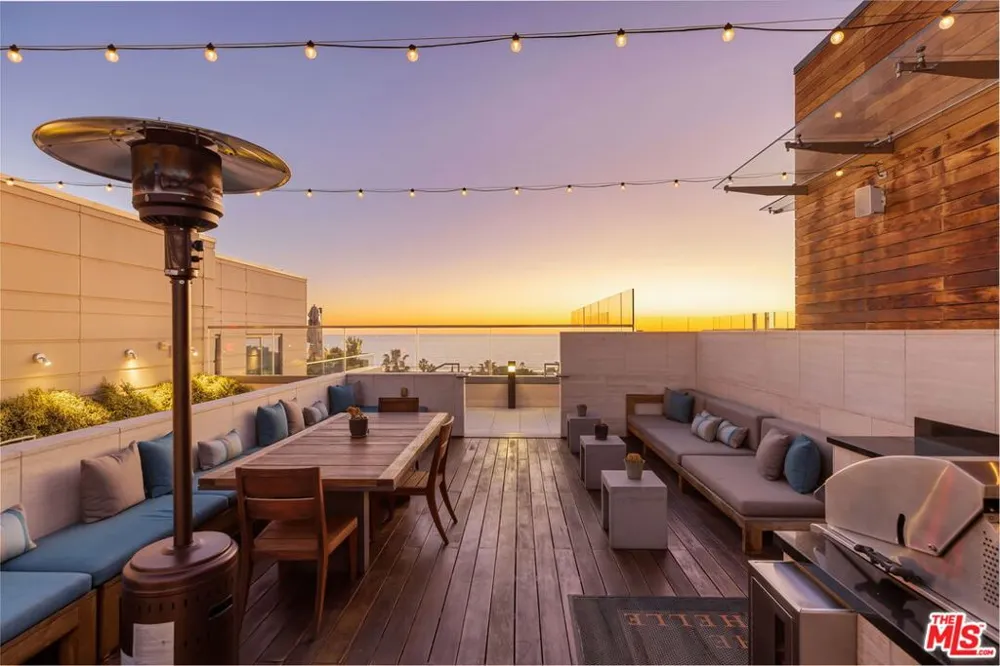 1755 Ocean Avenue #412 Santa Monica, CA 90401