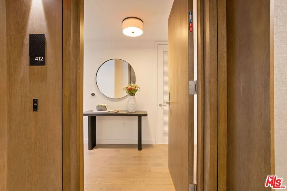 1755 Ocean Avenue #412 Santa Monica, CA 90401