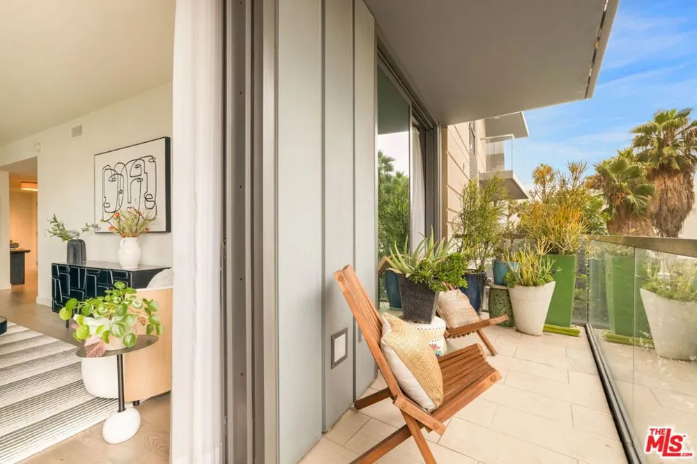 1755 Ocean Avenue #412 Santa Monica, CA 90401